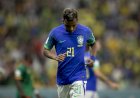 Brasil perde invencibilidade, mas avança na liderança às oitavas de final da Copa