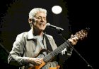 Chico Buarque recebe Prêmio Camões após espera de quatro anos