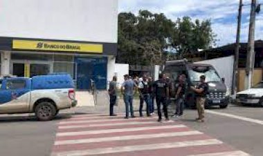 Funcionário de banco tem explosivos colocados no corpo e é obrigado a entregar dinheiro durante assalto à agência na BA