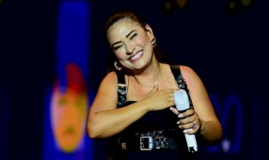 ‘Artista muito estranha’ revela Simone Mendes