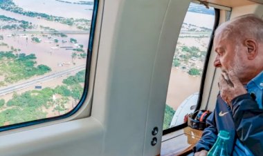 Lula sobrevoa áreas atingidas por enchentes no Rio Grande do Sul