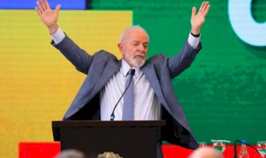 Lula provoca ex-presidente em viagem a reduto bolsonarista: Gosto de trabalhar e não de jet ski