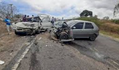 Batida entre dois carros deixa um morto e cinco feridos na Bahia; bebê de 3 meses e criança de 7 anos estão entre as vítimas