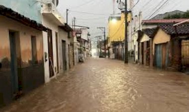 Moradores desabrigados, alagamentos e rodovia destruída: cidades da BA decretam emergência por causa das fortes chuvas