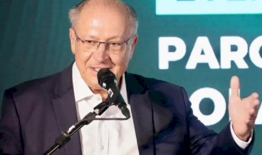 Presidente em exercício, Alckmin afirma que tarifa sobre o aço vai encarecer produto