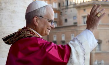 Papa Leão XIV completa 70 anos e recebe parabéns de fiéis no Vaticano