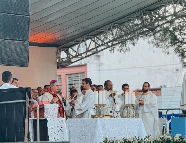 Missa do Jubileu Diocesano, reuniu o povo cristão em Paulo Afonso
