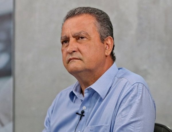 Rui Costa dispara contra distribuidoras por preços abusivos do combustível