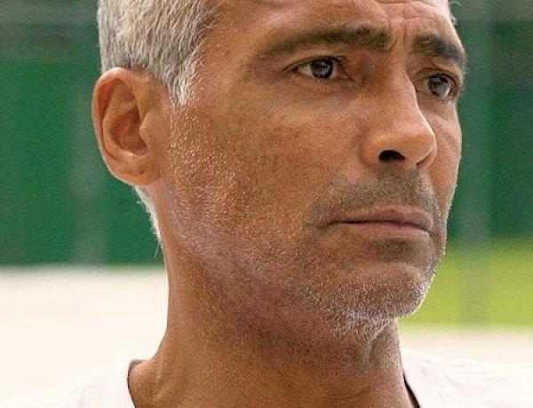 Justiça manda bloquear cachê de Romário na CazéTV por dívida de R$ 32,4 mi   Epa! Vimos que você copiou o texto. Sem problemas, desde que cite o link: https://www.migalhas.com.br/quentes/460067/juiz-manda-barrar-cache-de-romario-na-cazetv-por-divida-de-r-32-4-mi