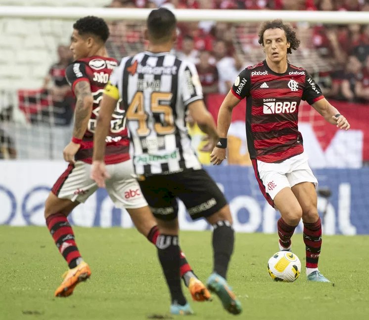 Escalação do Flamengo: David Luiz está fora do jogo com a Católica; Rodrigo Caio treina no CT após susto