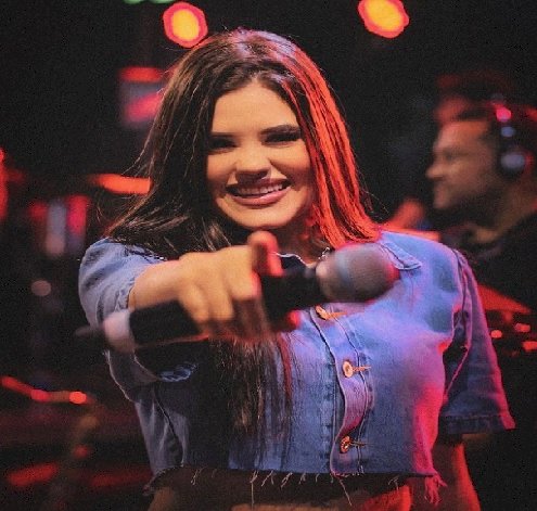 Cantora deixa a Mastruz com Leite