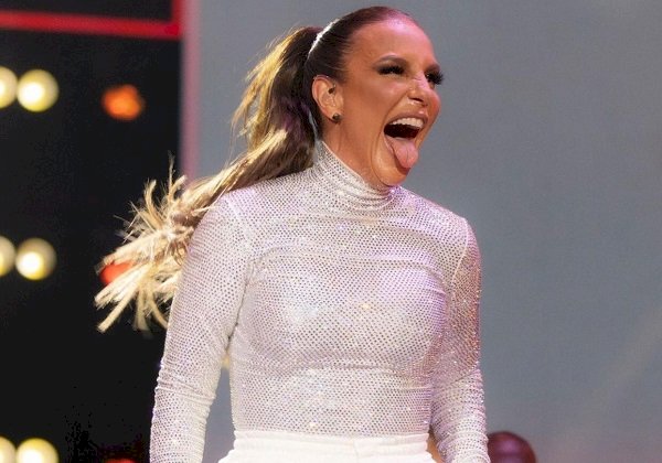 Não há quem mude essa vontade, diz Ivete, após publico cantar jingle de Lula durante show