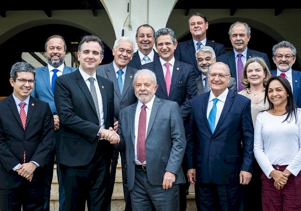Rodrigo Pacheco diz estar disposto a passar faixa para Lula na posse