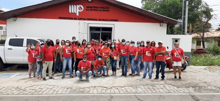 Santa Brigida - Professores fazem protesto em Frente ao MPBA, porque  prefeito descumpre acordos firmados com a categoria