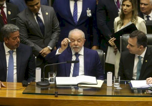 Lula decreta intervenção federal no DF: ‘Todos eles pagarão com a força da lei’