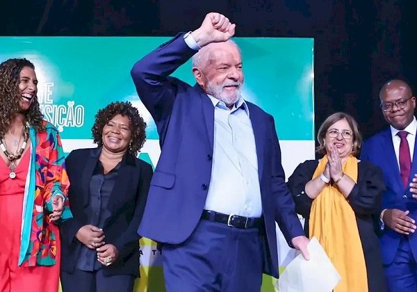 Lula avalia ampliar isenção do IR para quem ganha até dois salários mínimos ainda este ano