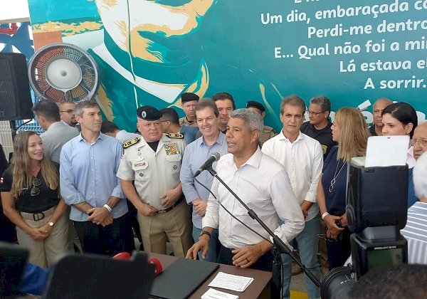 Após dois anos da saída da Ford, governador garante nova empresa de automóveis no Estado