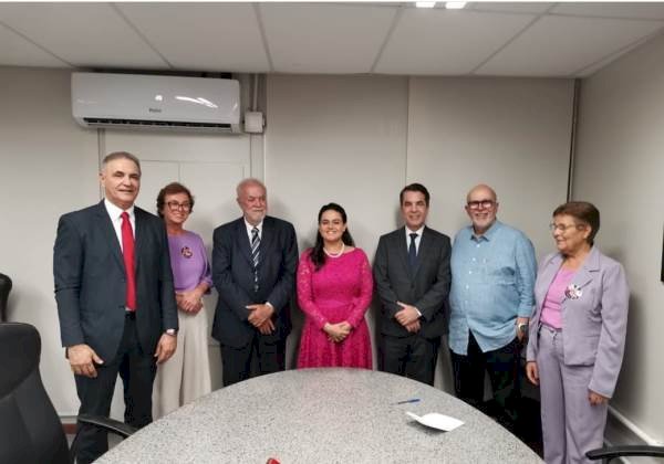 Ex-primeira-dama Aline Peixoto toma posse como conselheira do TCM