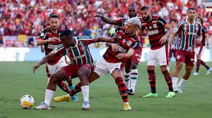 Em clássico polêmico, Flamengo vence e larga na frente do Fluminense na final do Campeonato Carioca