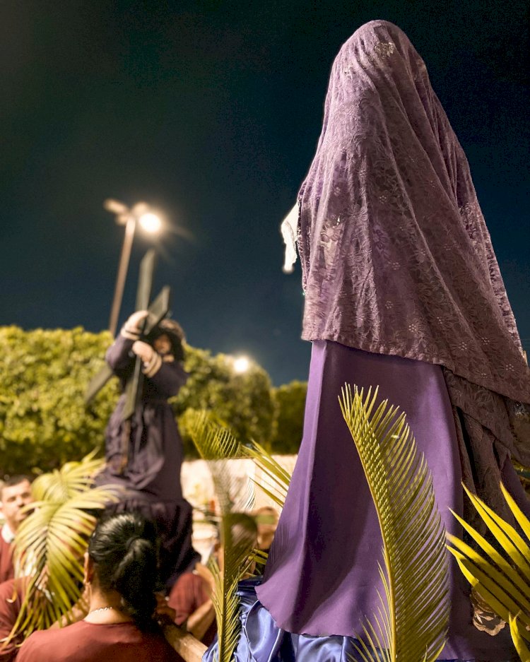 Tradicional encontro de Maria com Jesus, emociona  publico  em Santa Brigida-Bahia