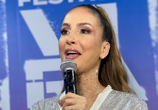 Claudia Leitte revela fé cristã e diz que está ‘em processo de transformação’