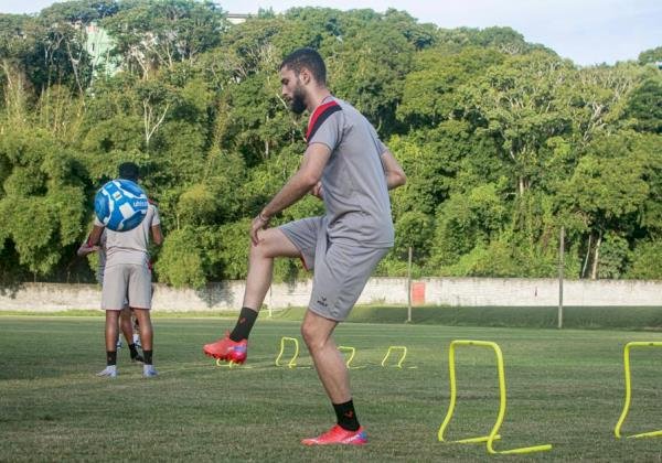 Vitória terá parte dos reforços como titular na estreia do Brasileiro