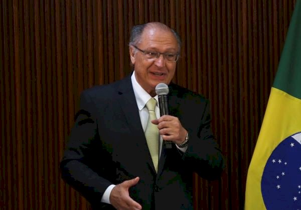 Alckmin adia reunião com líderes do blocão de Arthur Lira, afirma coluna