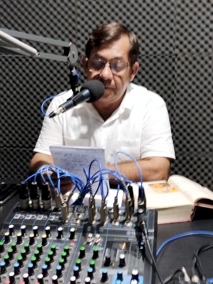 O Padre Gilmar comandou a programação de sexta feira Santa na Radio Cidade FM de Santa Brígida