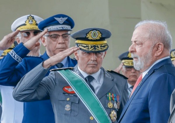 Lula se reúne com comandantes das Forças Armadas às vésperas dos 60 anos de golpe militar