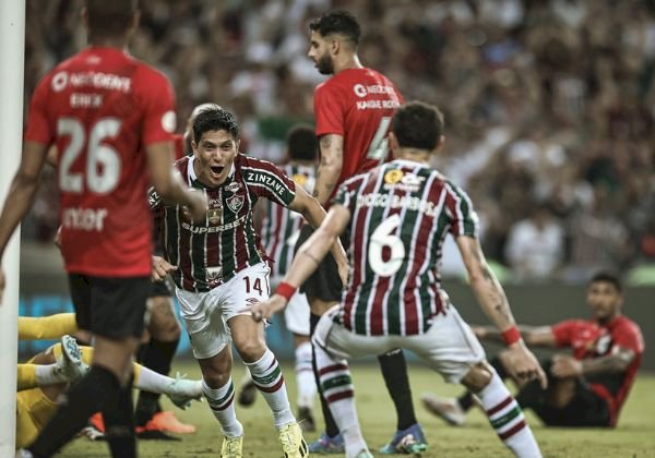 Fluminense vence o Athletico-PR, e Vitória segue fora da zona de rebaixamento