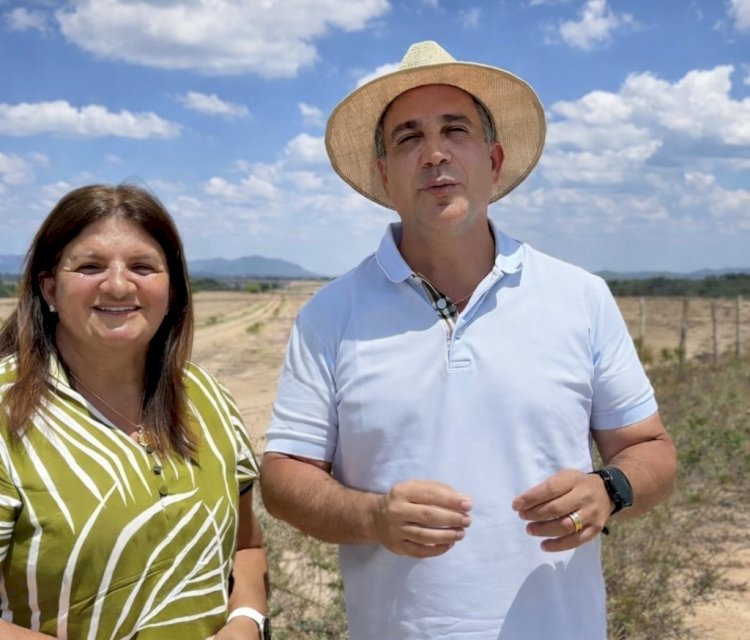 Ziane Costa e Paulo Dantas vistoriam início das obras de terraplanagem do aeroporto de Delmiro Gouveia