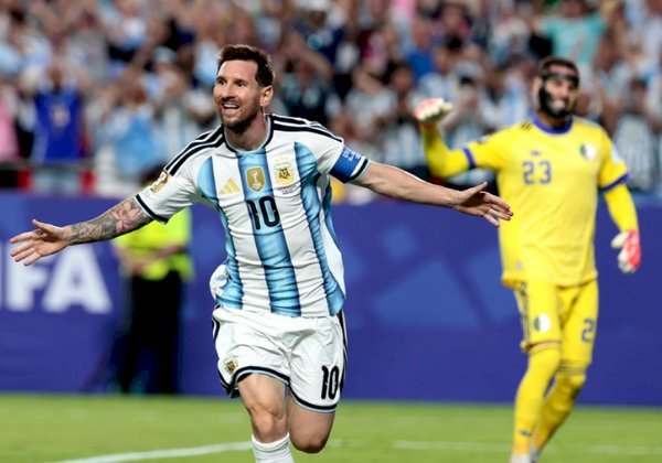 Messi faz hat-trick, estreia com vitória e alcança artilharia da Copa do Mundo